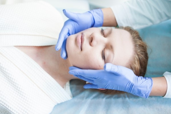 手術前の女性（イメージ）